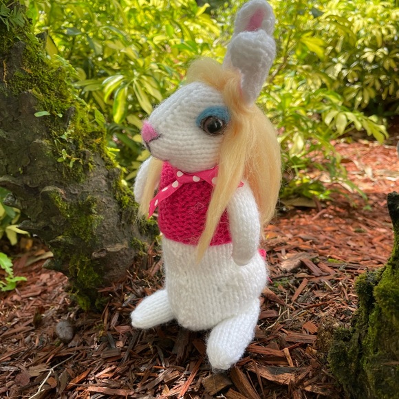 Hand crafted Barbie knit and needle felted Barbiecore bunny artisan 1 of a kind - Picture 7 of 16